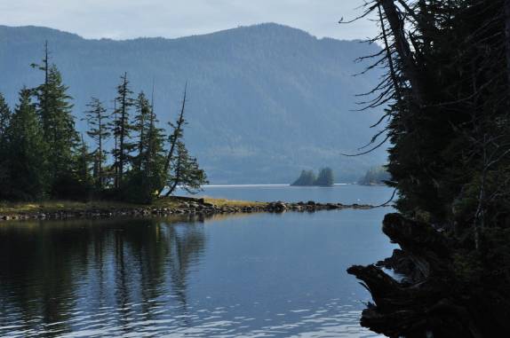 Caminhada em rio próximo à Prince Rupert, na British columbia, oeste do Canadá